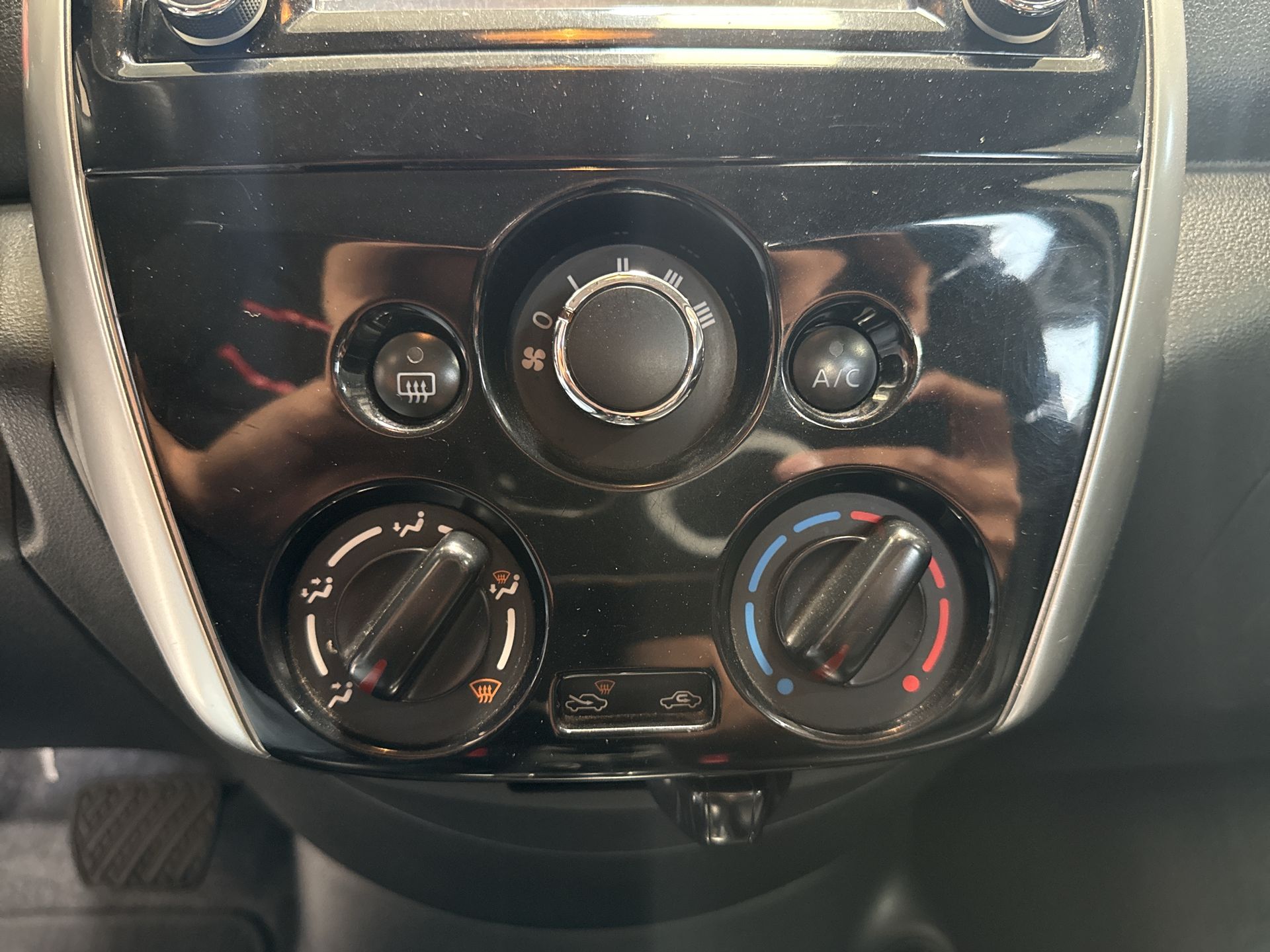2018 Nissan VERSA EXCLUSIVE NAVI AT AC