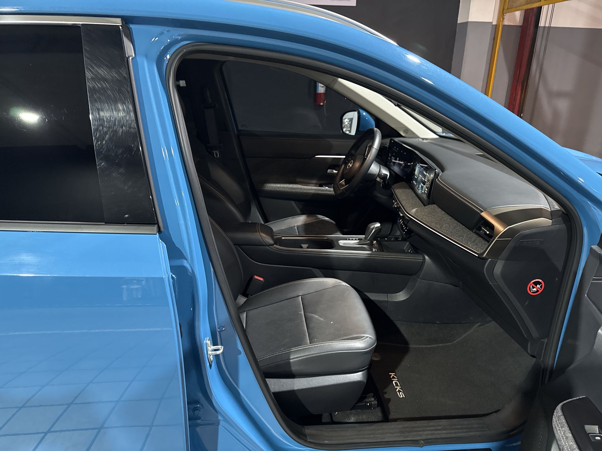 2025 Nissan KICKS PLATINUM CVT