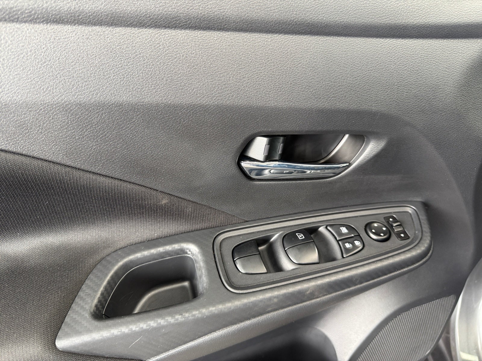 2025 Nissan VERSA ADVANCE CVT 25