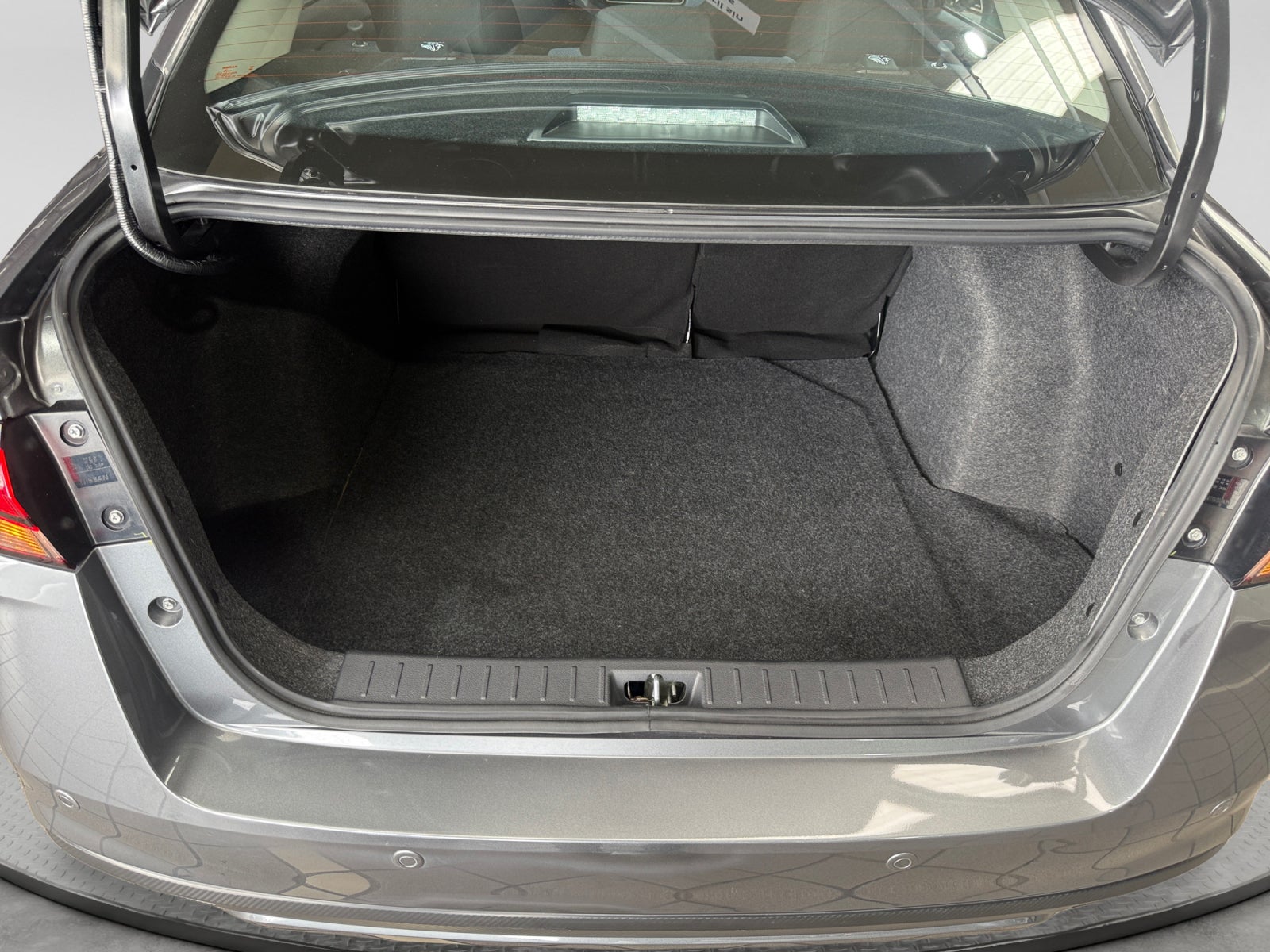 2025 Nissan VERSA ADVANCE CVT 25