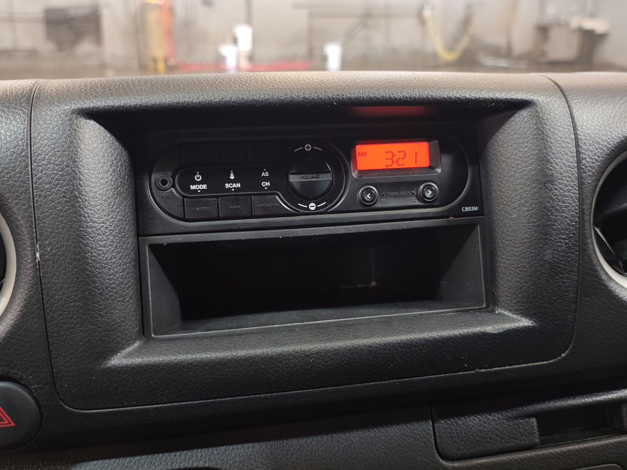 2024 Nissan URVAN URVAN PANEL AMPLIA AA