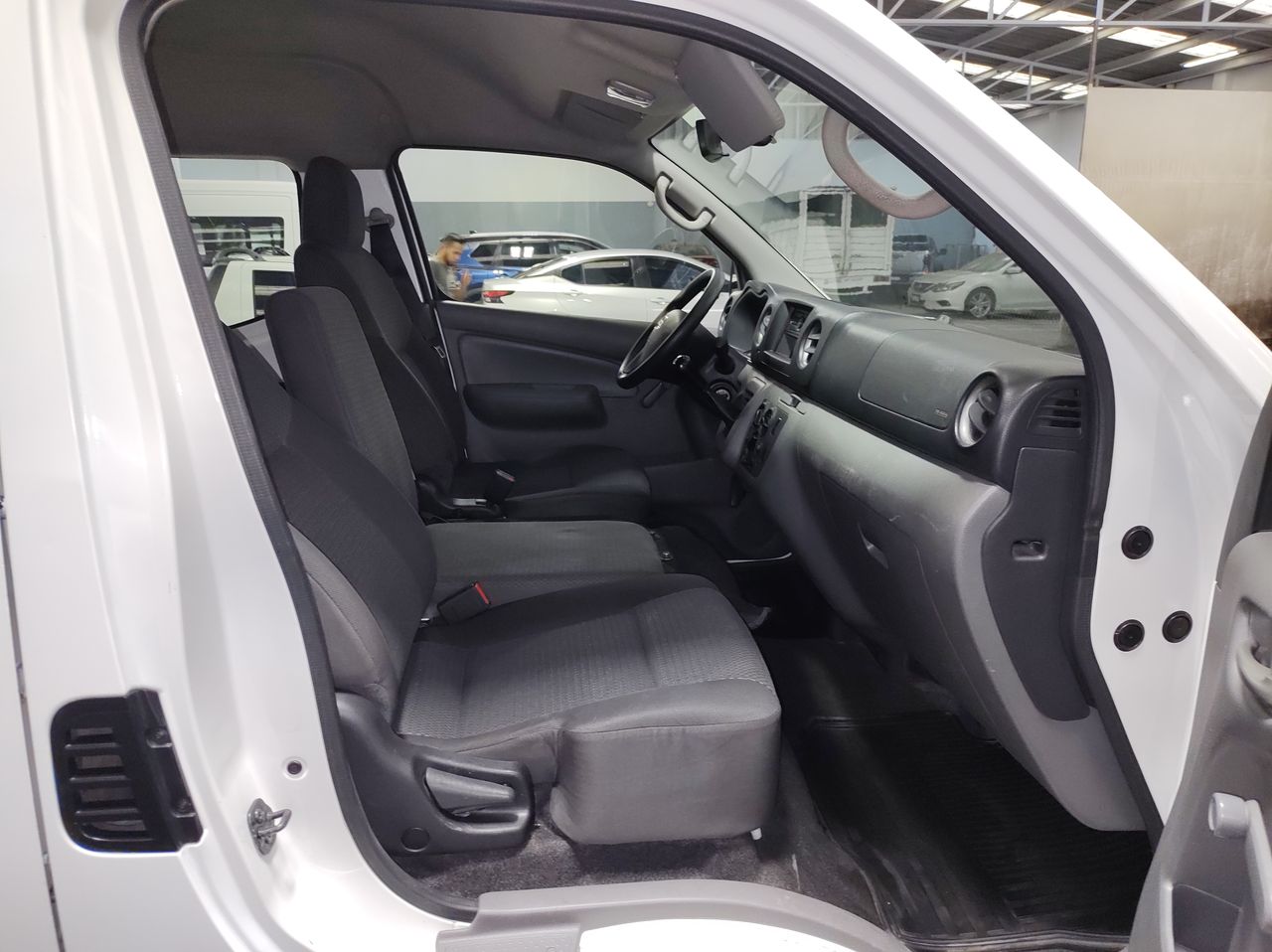 2021 Nissan URVAN PANEL 4 VENTANAS AMPLIA PAQ. SEG TM 21