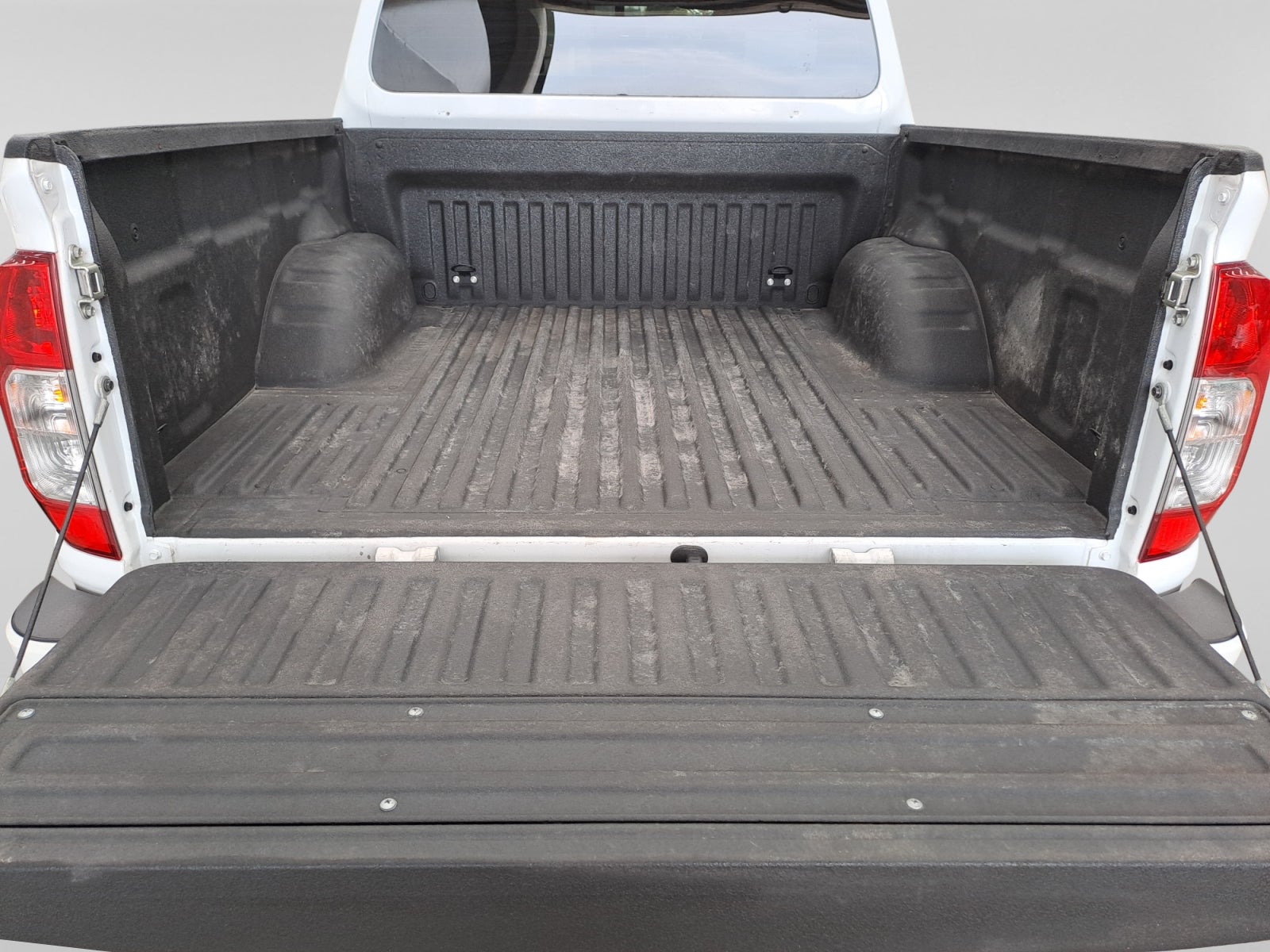 2024 Nissan FRONTIER FRONTIER LE TM 24