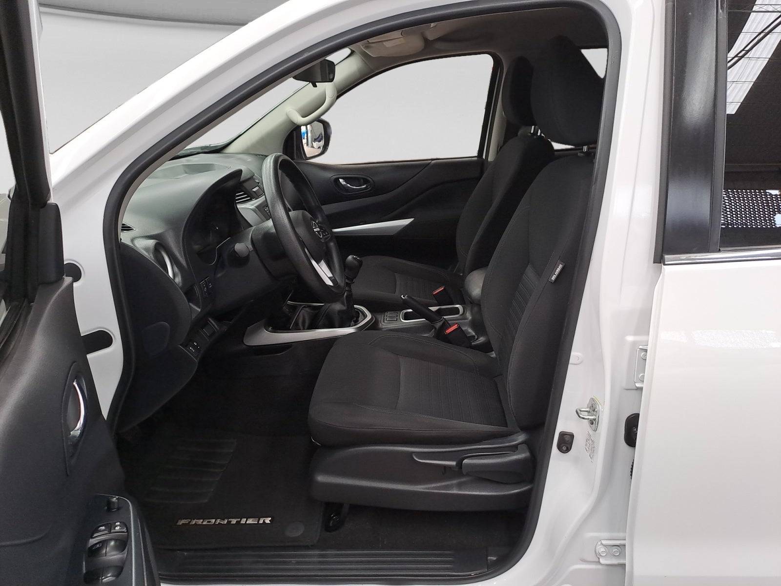 2024 Nissan FRONTIER FRONTIER LE TM 24