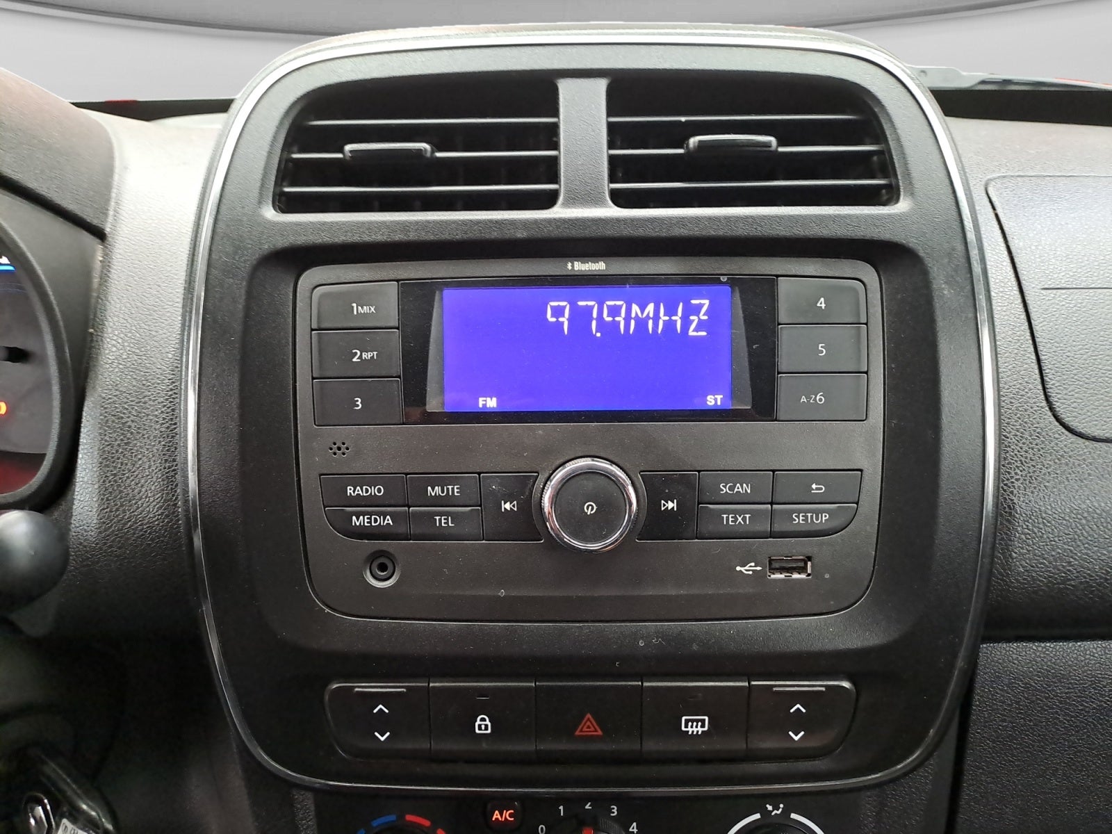 2025 RENAULT KWID INTENS
