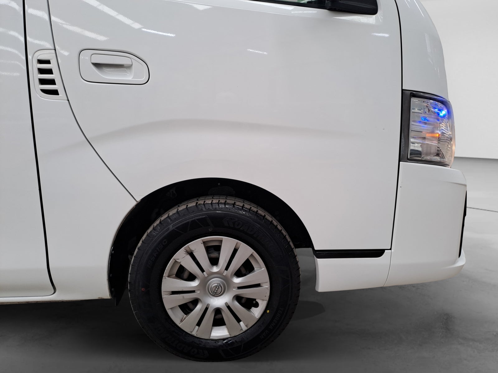 2024 Nissan URVAN 14 PASAJEROS AMPLIA AA 24