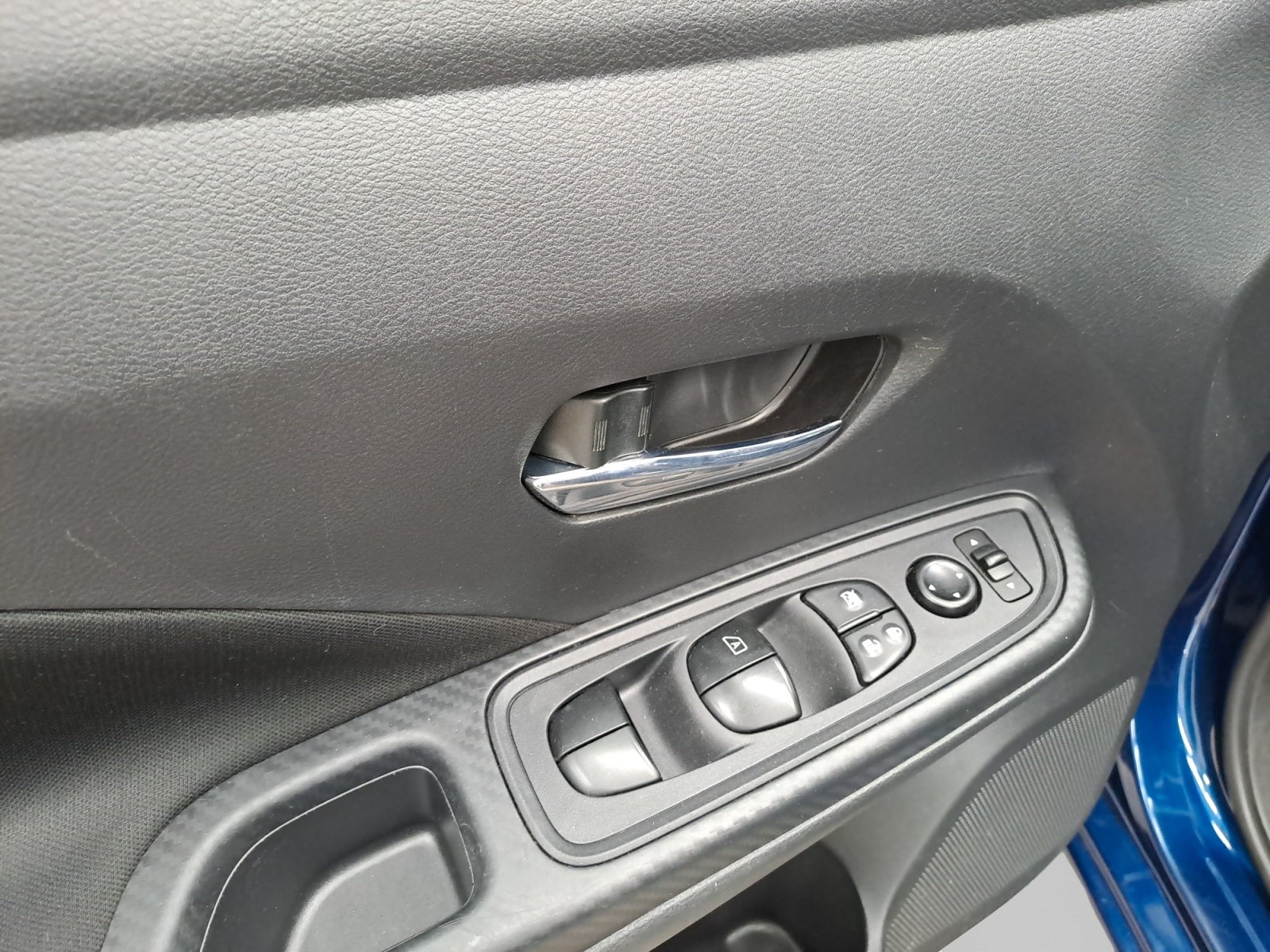 2023 Nissan VERSA ADVANCE CVT 23