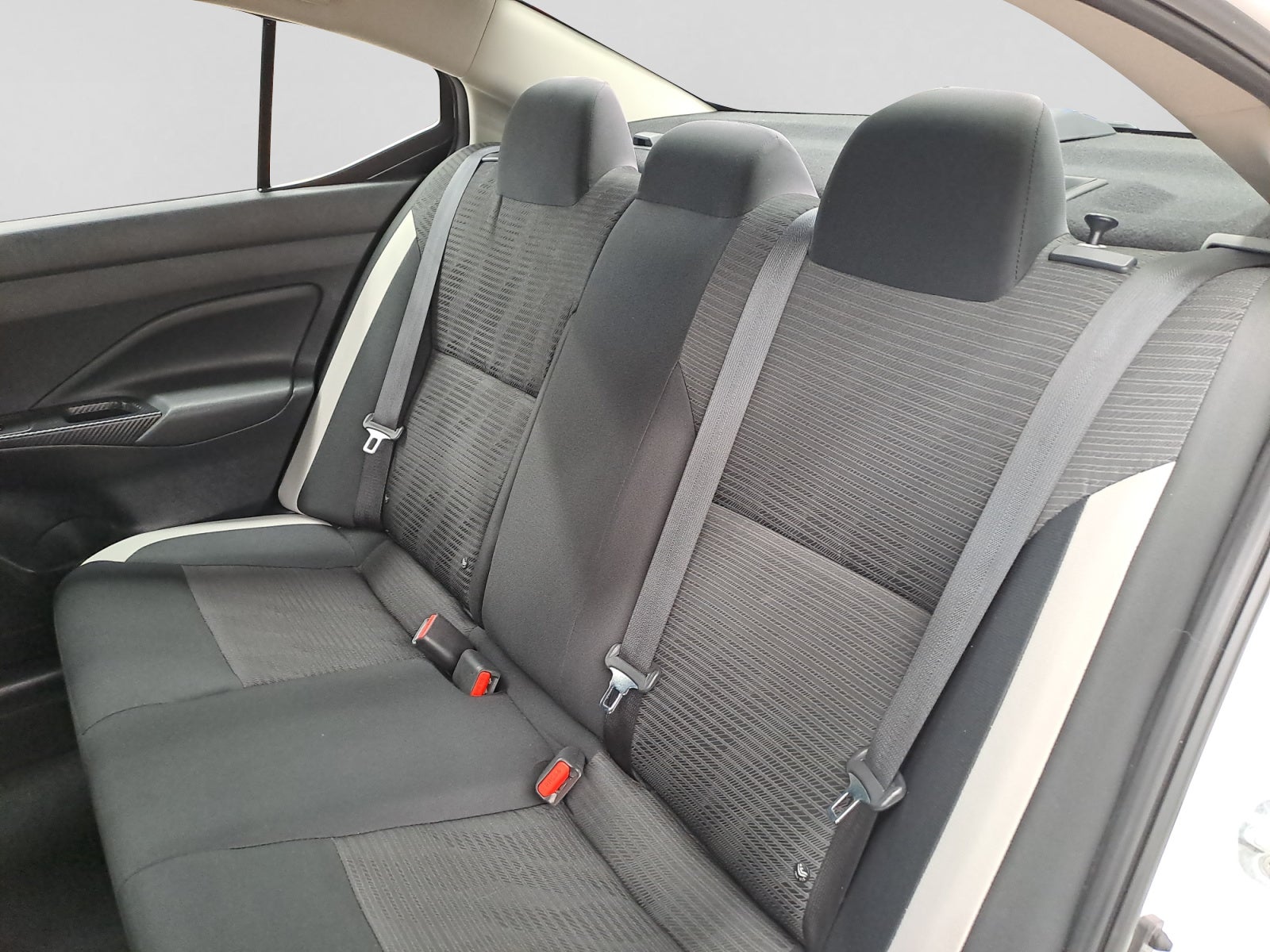2021 Nissan VERSA ADVANCE MT 21