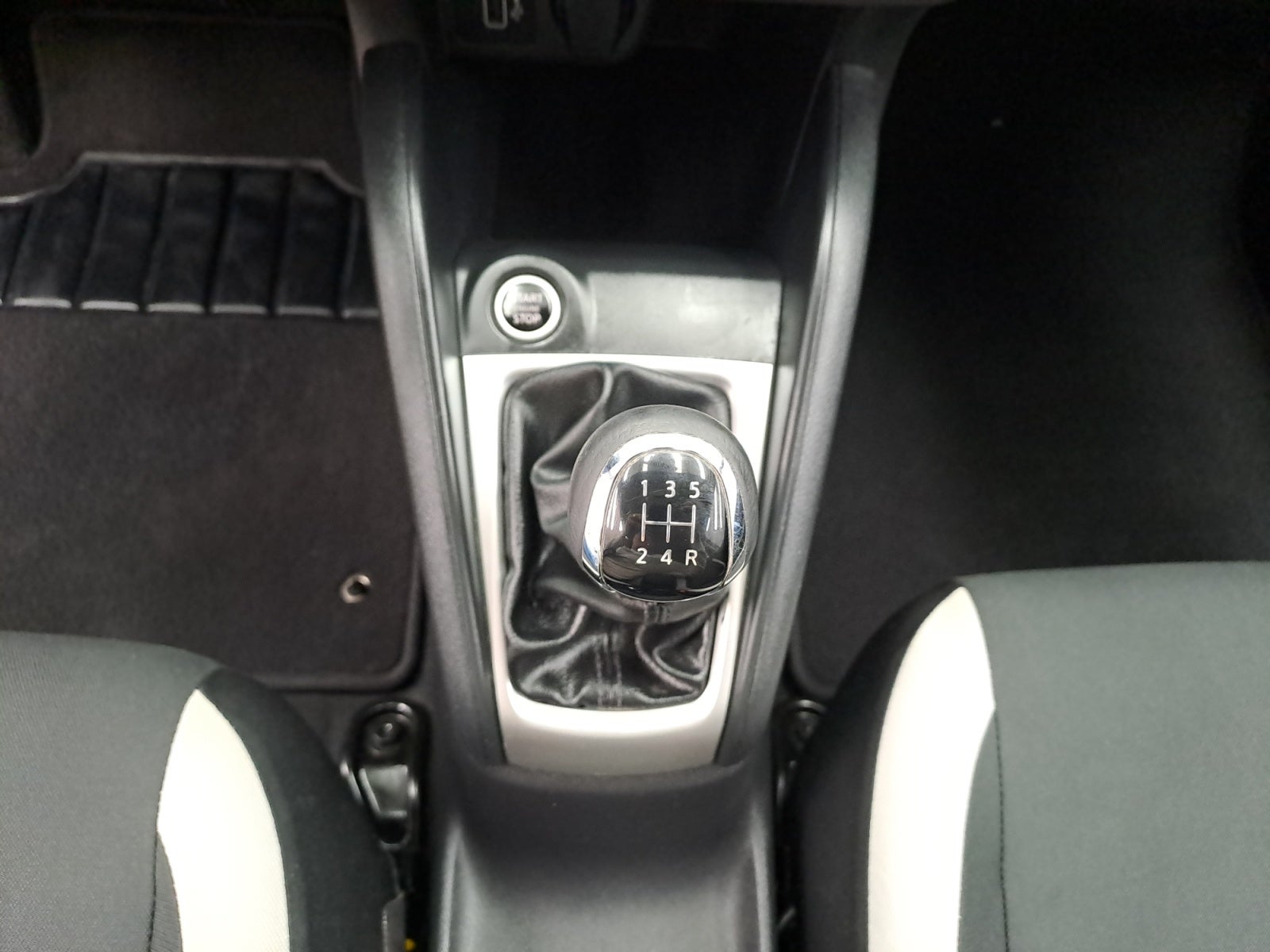 2021 Nissan VERSA ADVANCE MT 21