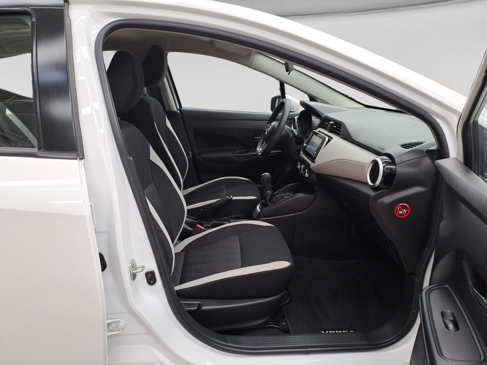 2021 Nissan VERSA ADVANCE MT 21
