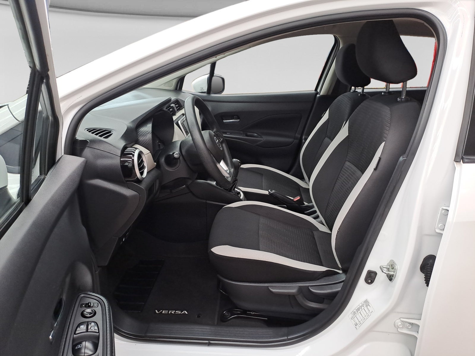 2021 Nissan VERSA ADVANCE MT 21
