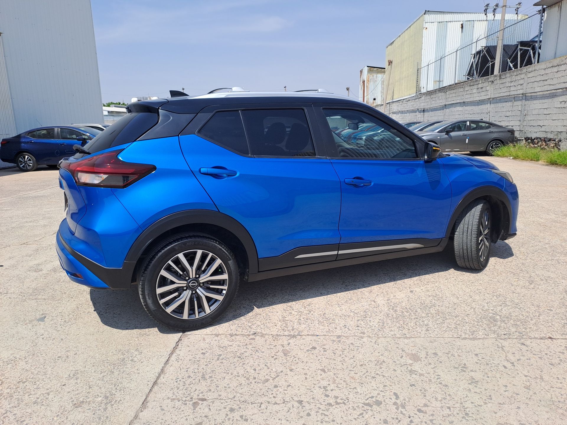 2024 Nissan KICKS PLATINUM BI-TONO 1.6 LTS CVT 24