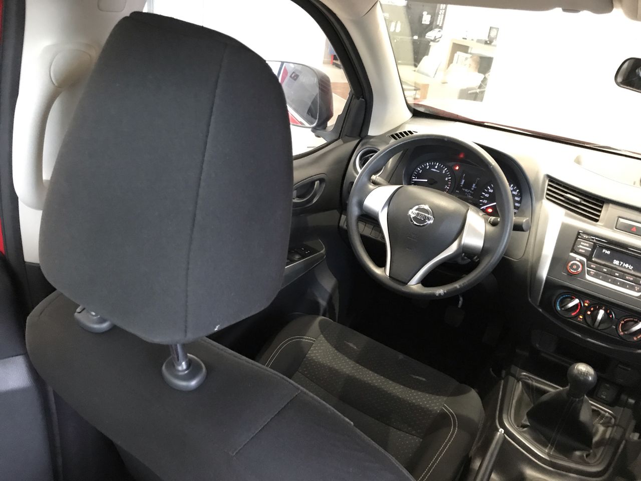 2020 Nissan NP300 DOBLE CABINA NP300 DOBLE CABINA SE TM AC PAQ SEG 6VEL.