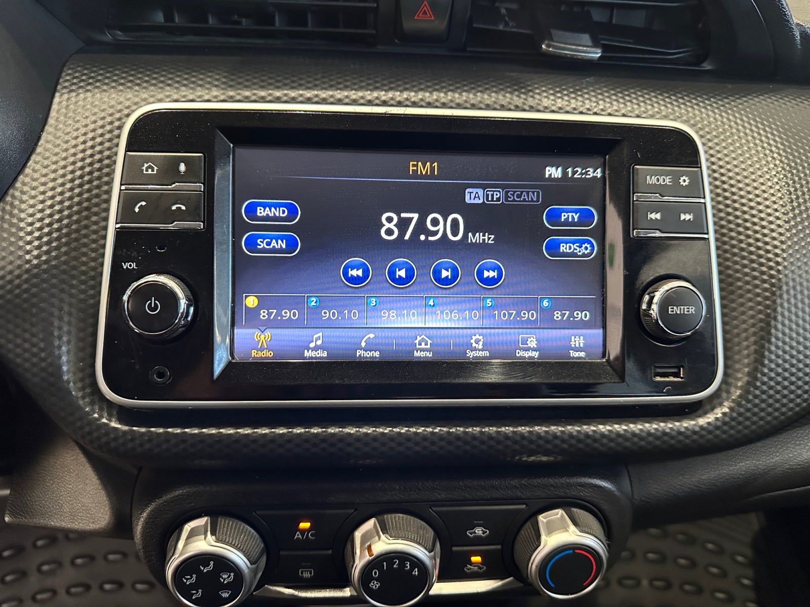 2023 Nissan KICKS ADVANCE 1.6 LTS MT 23