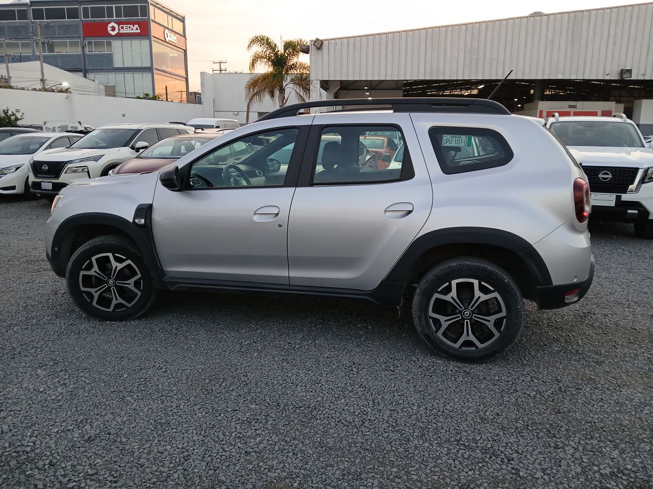 2023 RENAULT DUSTER ICONIC CVT