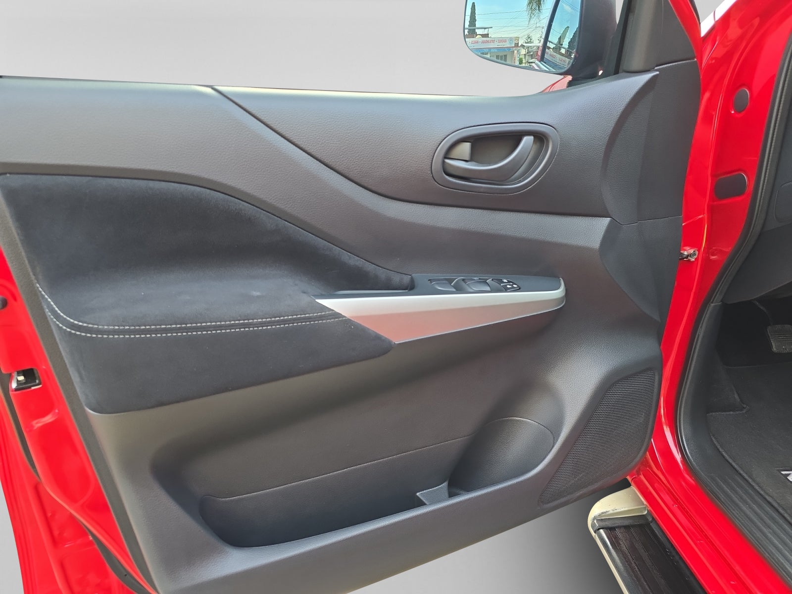 2019 Nissan PICKUP DOBLE CABINA SE TM AC PAQ SEG 6VEL