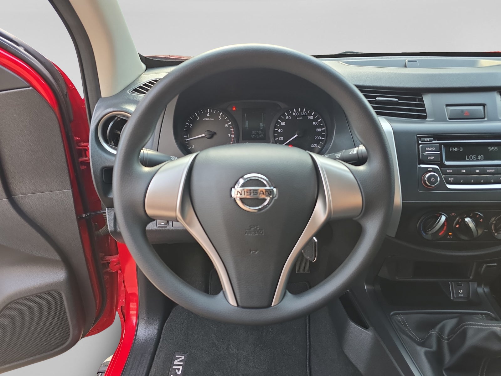 2019 Nissan PICKUP DOBLE CABINA SE TM AC PAQ SEG 6VEL