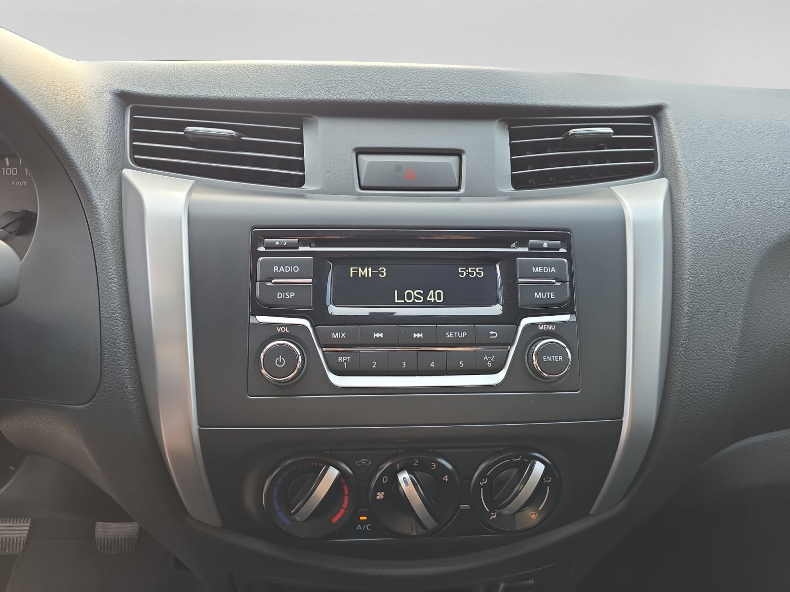 2019 Nissan PICKUP DOBLE CABINA SE TM AC PAQ SEG 6VEL