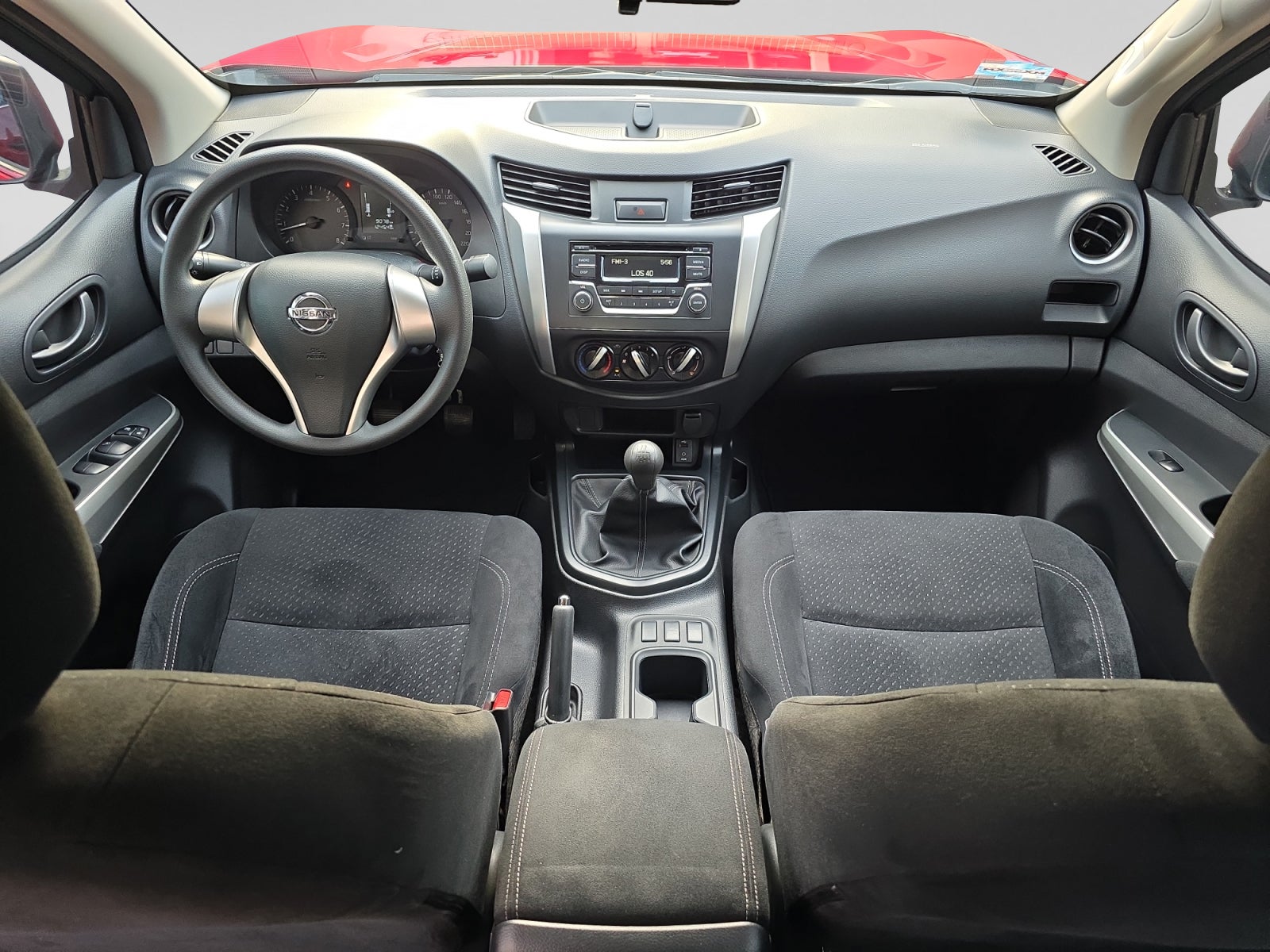 2019 Nissan PICKUP DOBLE CABINA SE TM AC PAQ SEG 6VEL