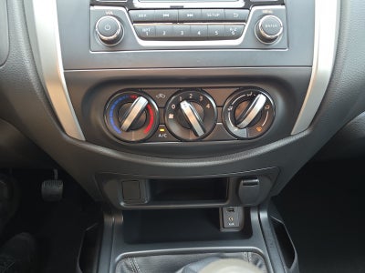 2019 Nissan PICKUP DOBLE CABINA SE TM AC PAQ SEG 6VEL