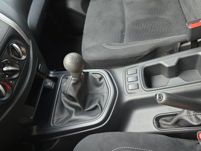 2019 Nissan PICKUP DOBLE CABINA SE TM AC PAQ SEG 6VEL