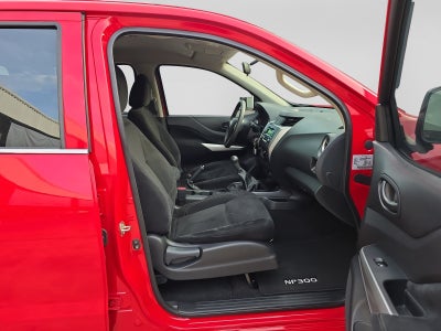 2019 Nissan PICKUP DOBLE CABINA SE TM AC PAQ SEG 6VEL