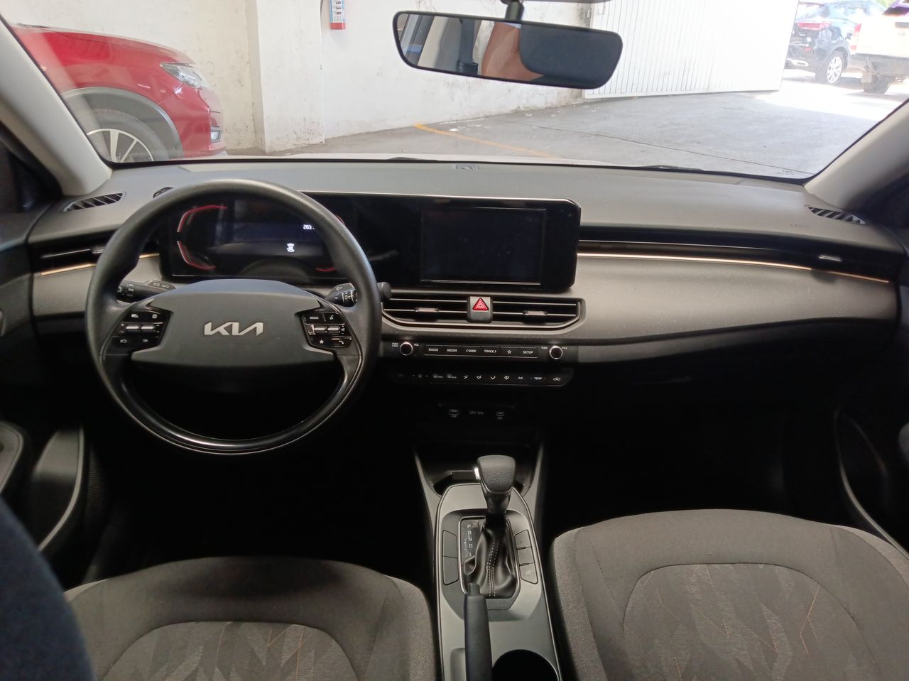 2025 Kia K3 LX AT
