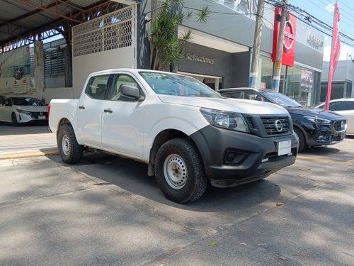 2017 Nissan NP300 DOBLE CABINA S TM AC PAQ. SEG. 6VEL