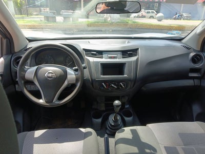 2017 Nissan NP300 DOBLE CABINA S TM AC PAQ. SEG. 6VEL