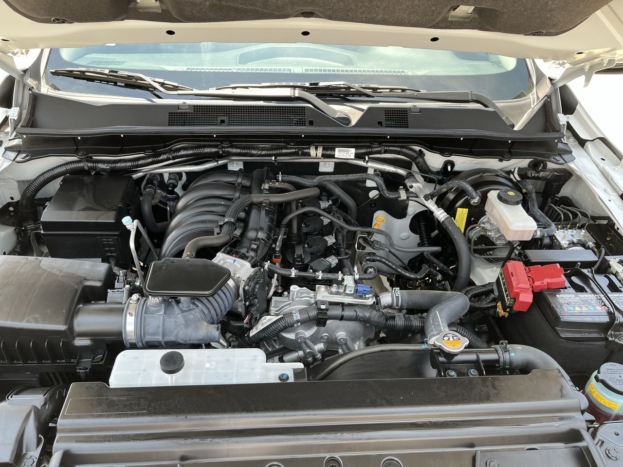 2020 Nissan FRONTIER DOBLE CABINA SE TM AC PAQ SEG 6VEL