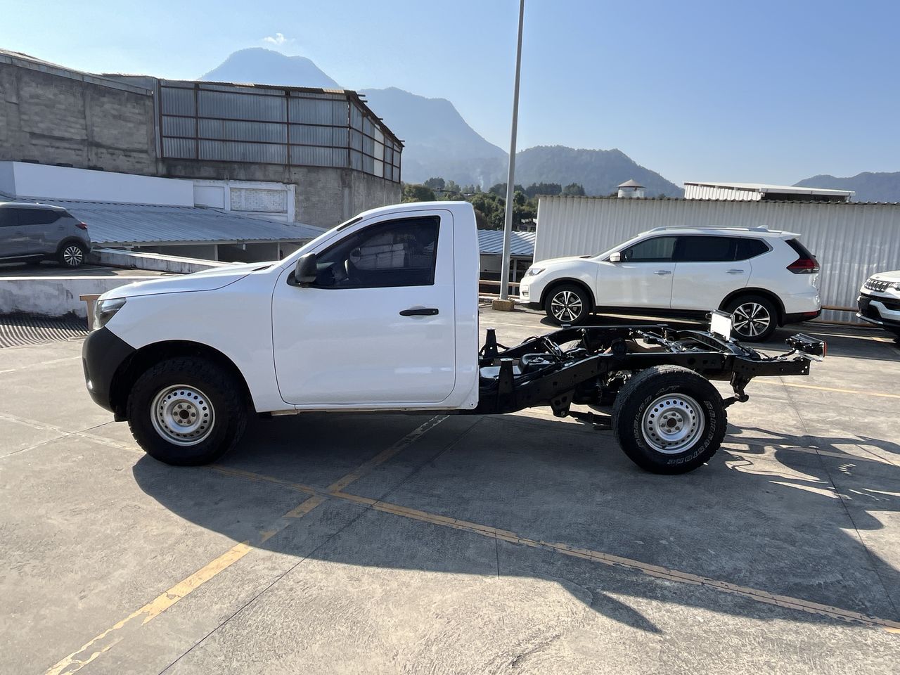 2020 Nissan NP300 CHASIS CAB. TM DH AC PAQ. SEG. VDC 6 VEL