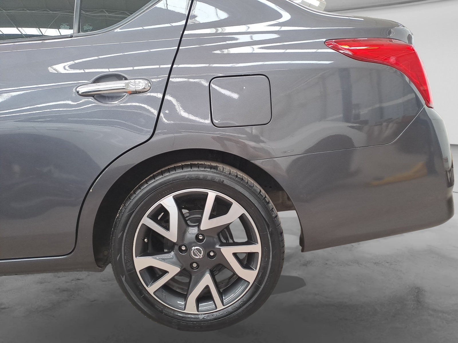 2019 Nissan VERSA ADVANCE MT AC